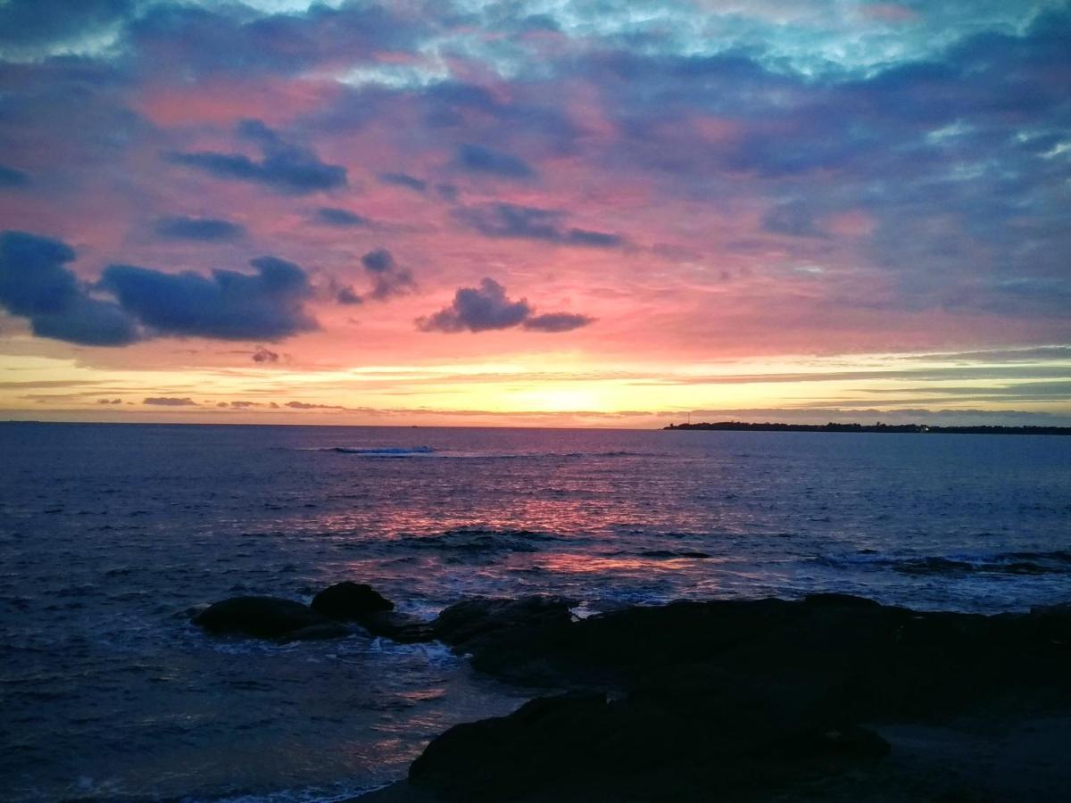 L'Océan à 100m via une venelle privée, la Ville Close à 500m, l'Archipel des Glénan à l'horizon Concarneau Esterno foto