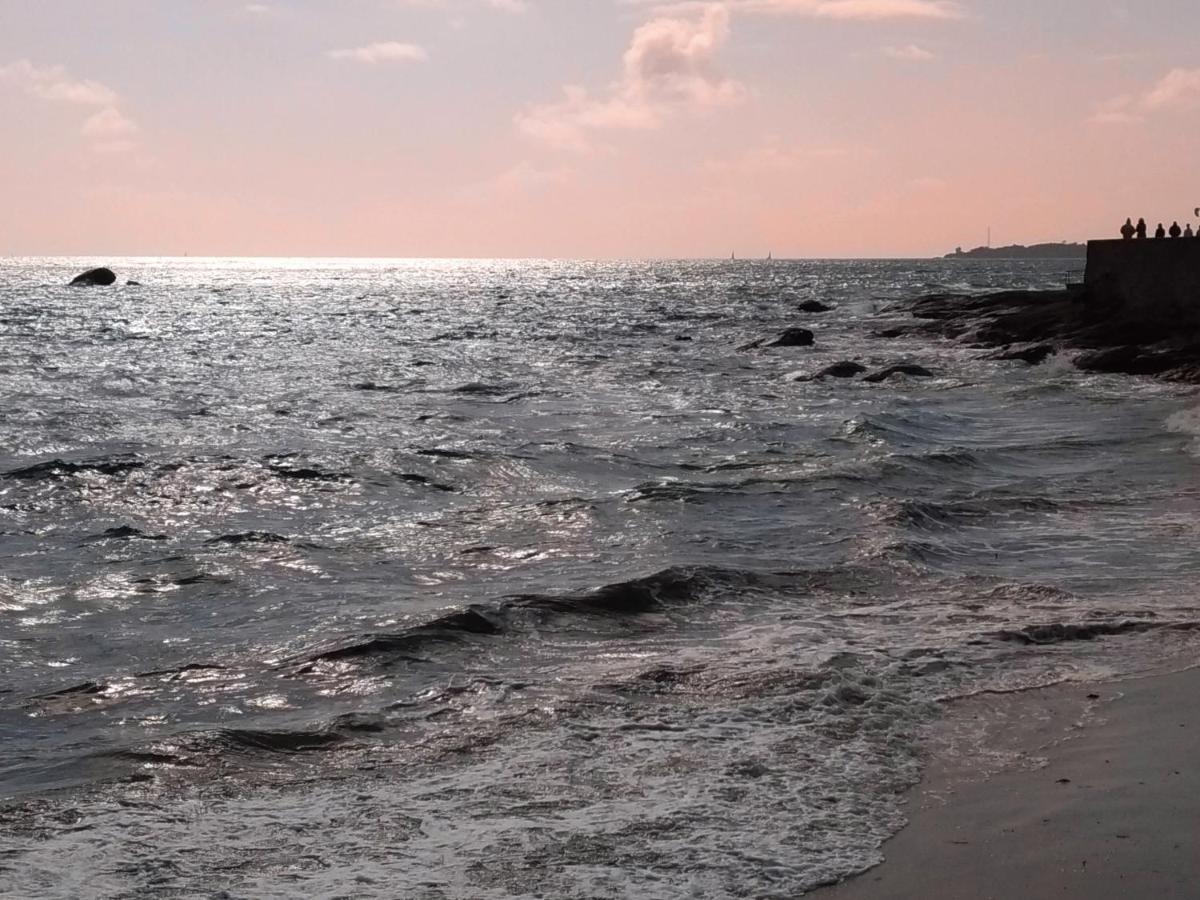 L'Océan à 100m via une venelle privée, la Ville Close à 500m, l'Archipel des Glénan à l'horizon Concarneau Esterno foto